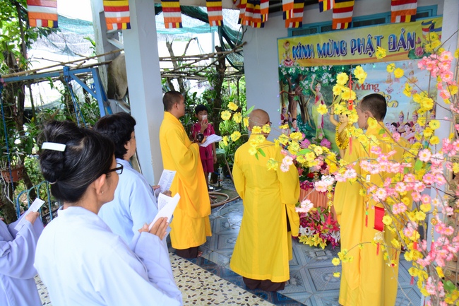 Giving Commendation Paper to those who made Lumbini Garden at Home