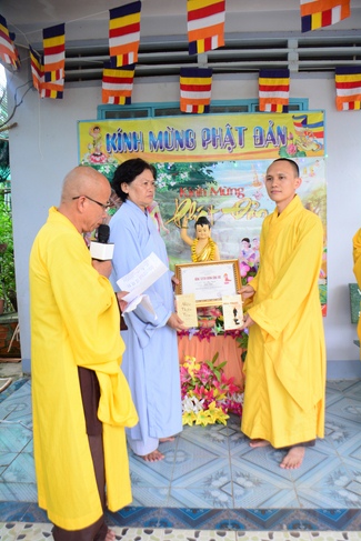 Giving Commendation Paper to those who made Lumbini Garden at Home
