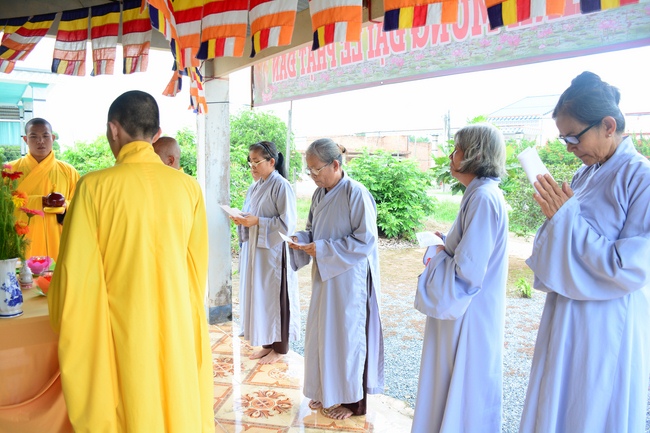 Giving Commendation Paper to those who made Lumbini Garden at Home