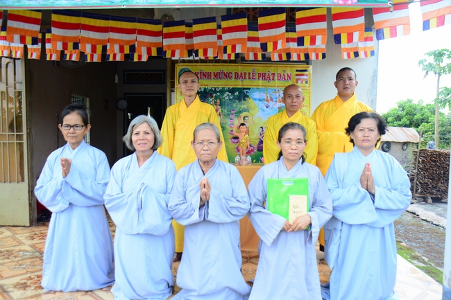 Giving Commendation Paper to those who made Lumbini Garden at Home