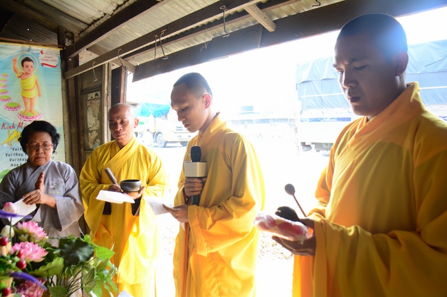 Giving Commendation Paper to those who made Lumbini Garden at Home