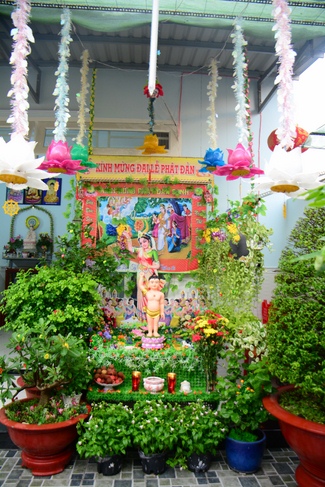 Giving Commendation Paper to those who made Lumbini Garden at Home