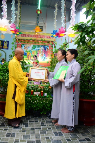 Giving Commendation Paper to those who made Lumbini Garden at Home