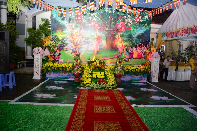 Giving Commendation Paper to those who made Lumbini Garden at Home