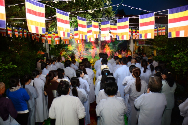 Giving Commendation Paper to those who made Lumbini Garden at Home