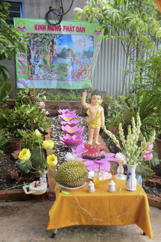 Giving Commendation Paper to those who made Lumbini Garden at Home