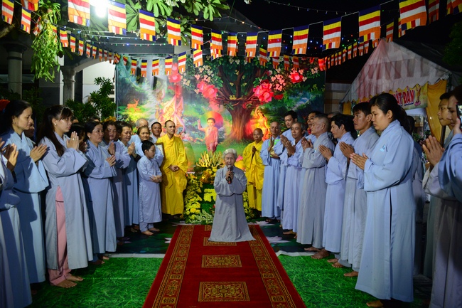 Giving Commendation Paper to those who made Lumbini Garden at Home