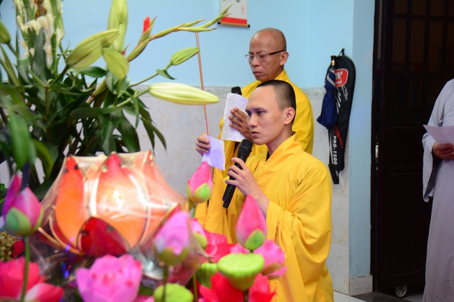 Giving Commendation Paper to those who made Lumbini Garden at Home