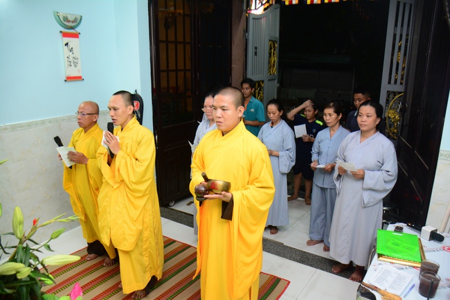 Giving Commendation Paper to those who made Lumbini Garden at Home
