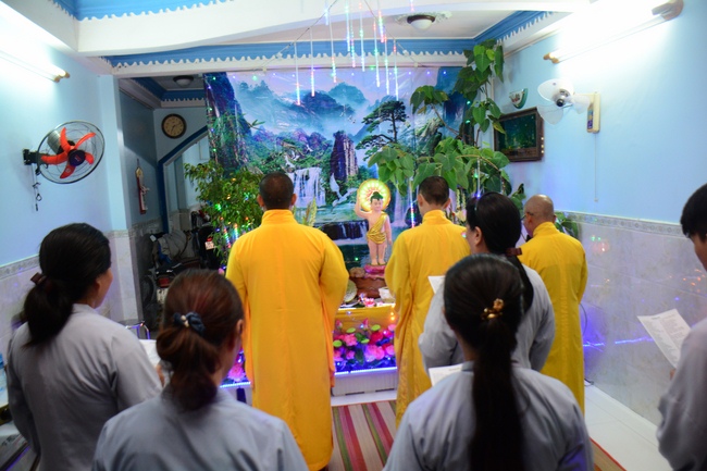 Giving Commendation Paper to those who made Lumbini Garden at Home