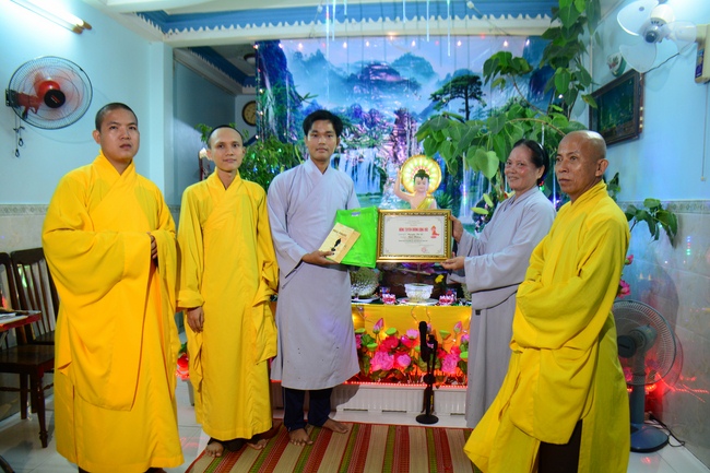 Giving Commendation Paper to those who made Lumbini Garden at Home
