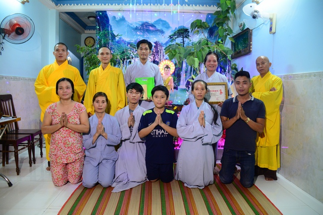 Giving Commendation Paper to those who made Lumbini Garden at Home