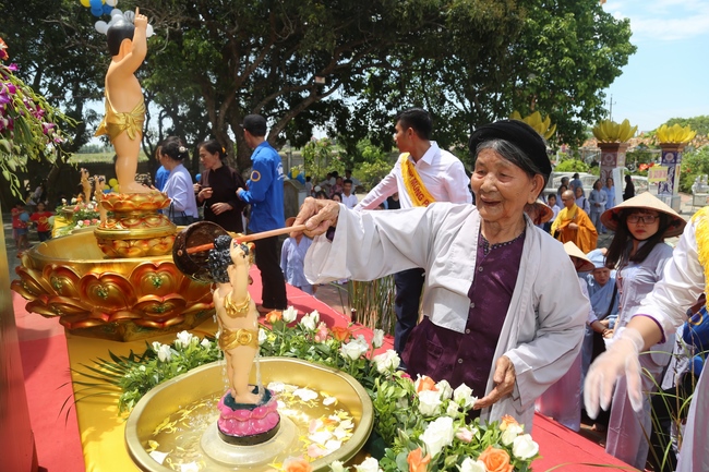 The Buddha’s birthday celebration at Dong Cao pagoda in Thanh Hoa province