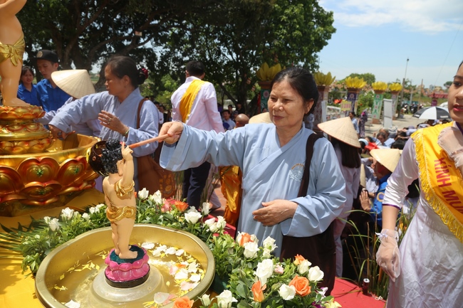 The Buddha’s birthday celebration at Dong Cao pagoda in Thanh Hoa province