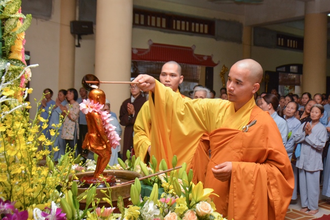 The great ceremony of the Buddha’s birthday at Tay Khanh pagoda in Thai Binh province