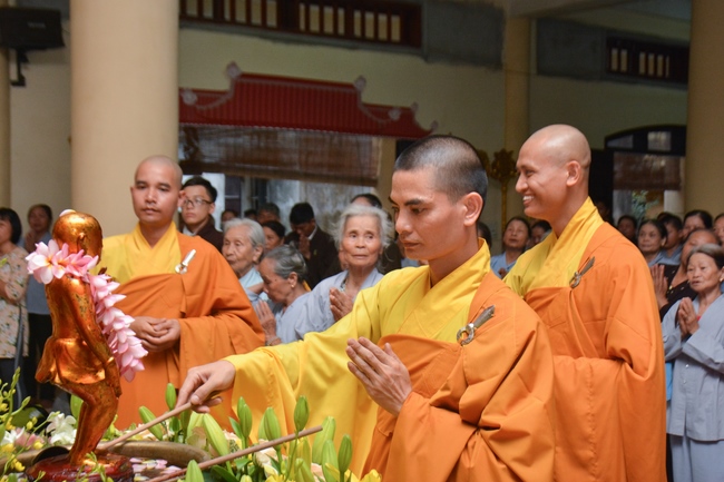 The great ceremony of the Buddha’s birthday at Tay Khanh pagoda in Thai Binh province