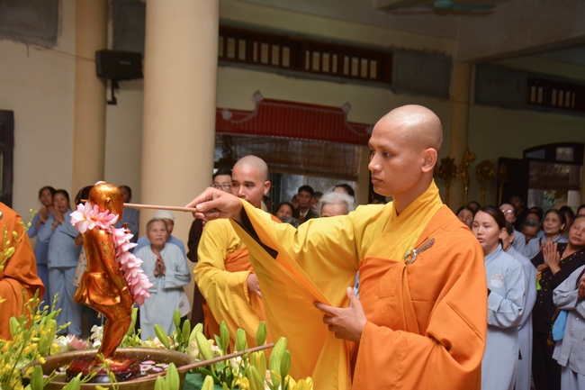 The great ceremony of the Buddha’s birthday at Tay Khanh pagoda in Thai Binh province