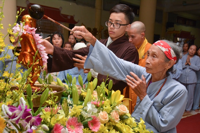 The great ceremony of the Buddha’s birthday at Tay Khanh pagoda in Thai Binh province
