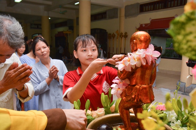 The great ceremony of the Buddha’s birthday at Tay Khanh pagoda in Thai Binh province