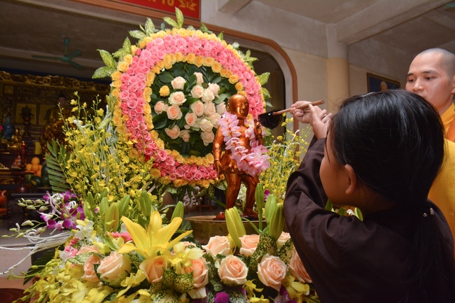 The great ceremony of the Buddha’s birthday at Tay Khanh pagoda in Thai Binh province