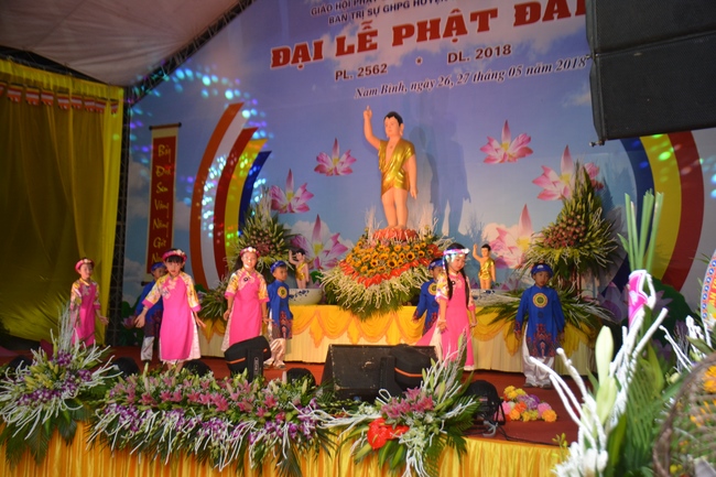The great ceremony of the Buddha’s birthday at Tay Khanh pagoda in Thai Binh province