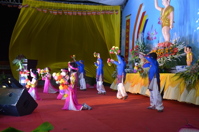 The great ceremony of the Buddha’s birthday at Tay Khanh pagoda in Thai Binh province