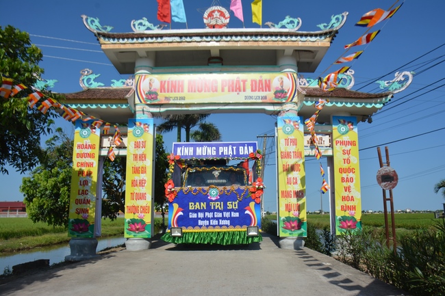 The great ceremony of the Buddha’s birthday at Tay Khanh pagoda in Thai Binh province