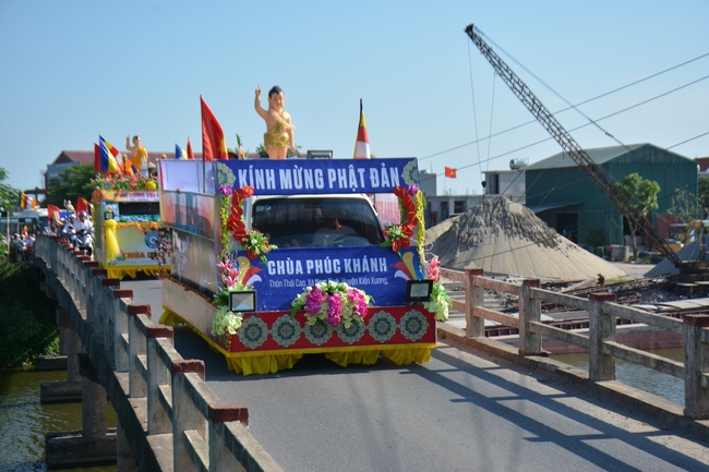 The great ceremony of the Buddha’s birthday at Tay Khanh pagoda in Thai Binh province
