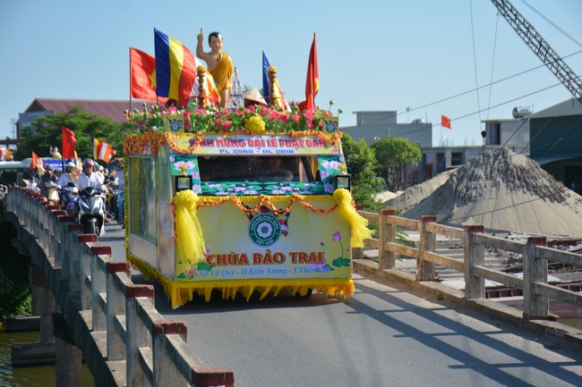 The great ceremony of the Buddha’s birthday at Tay Khanh pagoda in Thai Binh province