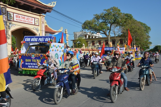 The great ceremony of the Buddha’s birthday at Tay Khanh pagoda in Thai Binh province