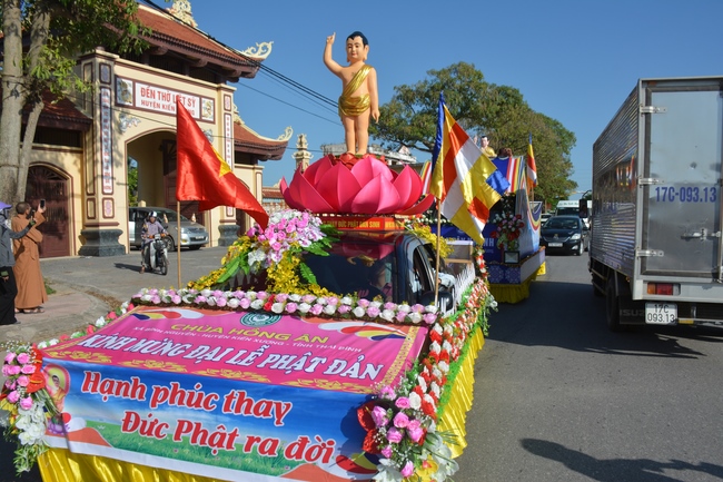 The great ceremony of the Buddha’s birthday at Tay Khanh pagoda in Thai Binh province