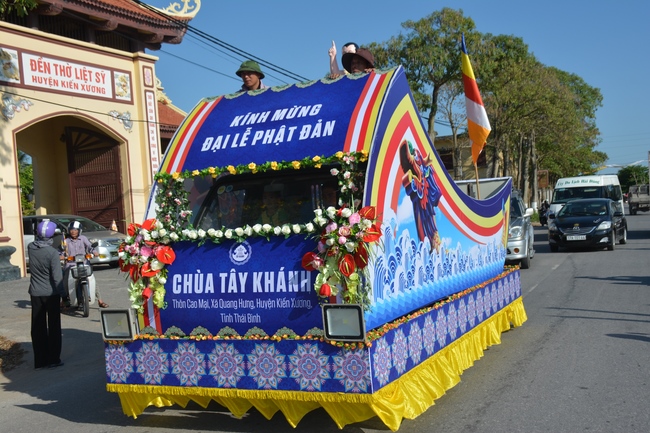 The great ceremony of the Buddha’s birthday at Tay Khanh pagoda in Thai Binh province