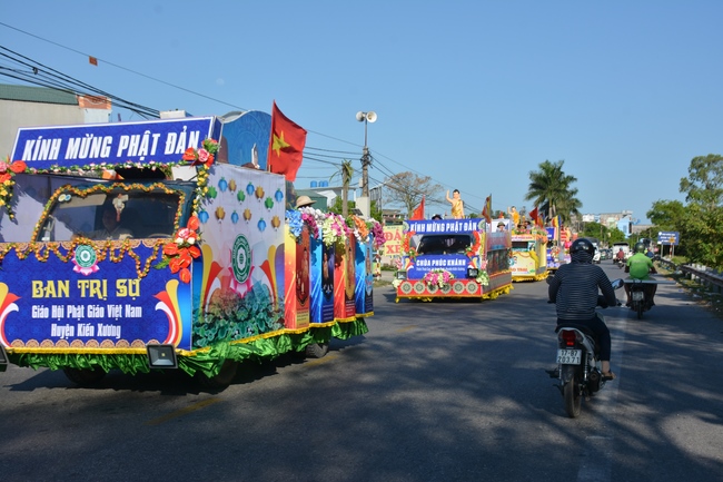 The great ceremony of the Buddha’s birthday at Tay Khanh pagoda in Thai Binh province