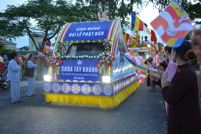 The great ceremony of the Buddha’s birthday at Tay Khanh pagoda in Thai Binh province