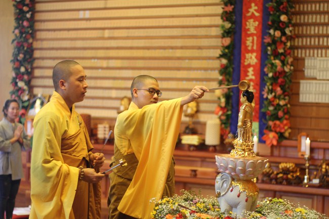 Lễ Tắm Phật tại chùa Cham Jeoun Uri - Hàn Quốc