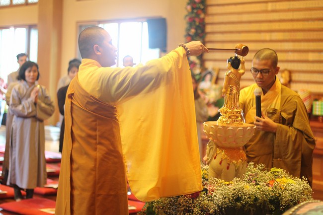 Lễ Tắm Phật tại chùa Cham Jeoun Uri - Hàn Quốc