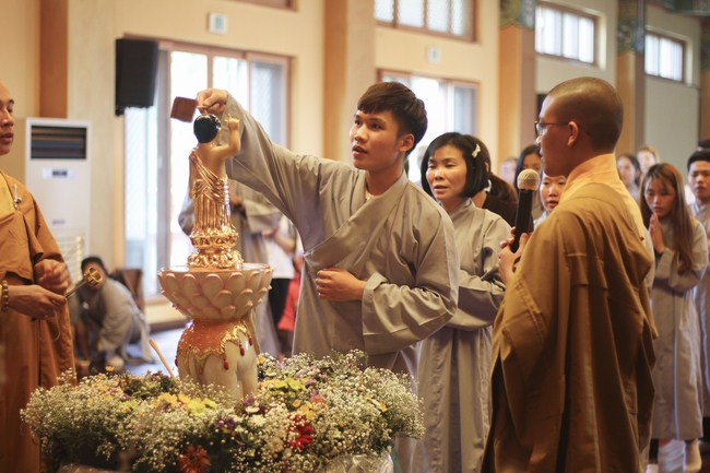 Lễ Tắm Phật tại chùa Cham Jeoun Uri - Hàn Quốc