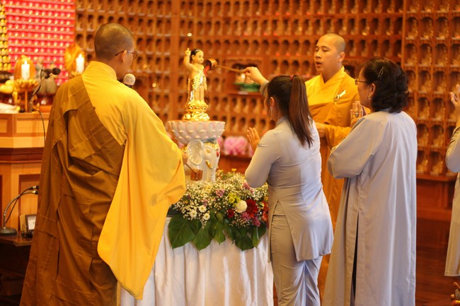 Lễ Tắm Phật tại chùa Cham Jeoun Uri - Hàn Quốc