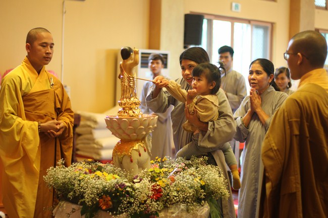 Lễ Tắm Phật tại chùa Cham Jeoun Uri - Hàn Quốc