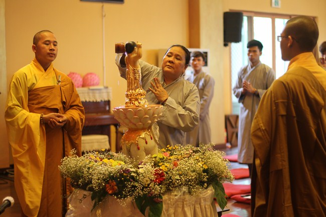 Lễ Tắm Phật tại chùa Cham Jeoun Uri - Hàn Quốc