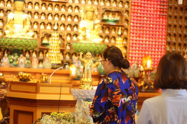 Lễ Tắm Phật tại chùa Cham Jeoun Uri - Hàn Quốc