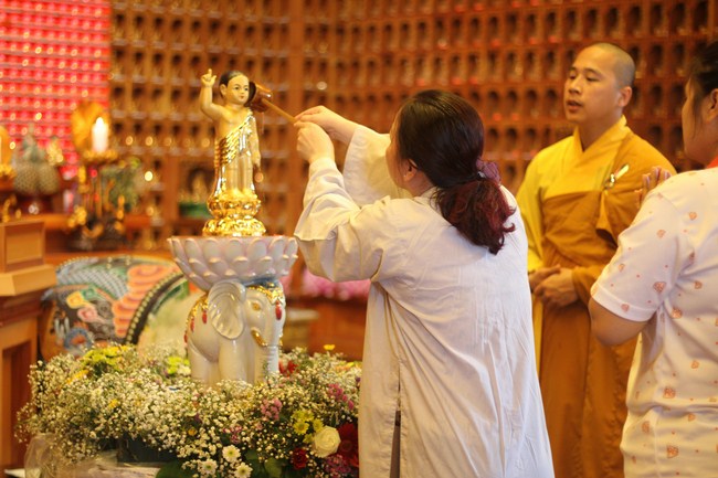 Lễ Tắm Phật tại chùa Cham Jeoun Uri - Hàn Quốc