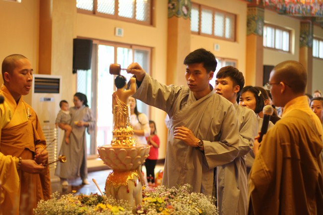 Lễ Tắm Phật tại chùa Cham Jeoun Uri - Hàn Quốc