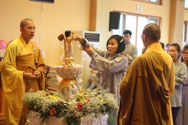 Lễ Tắm Phật tại chùa Cham Jeoun Uri - Hàn Quốc