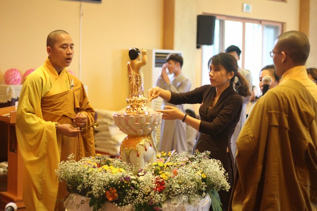 Lễ Tắm Phật tại chùa Cham Jeoun Uri - Hàn Quốc