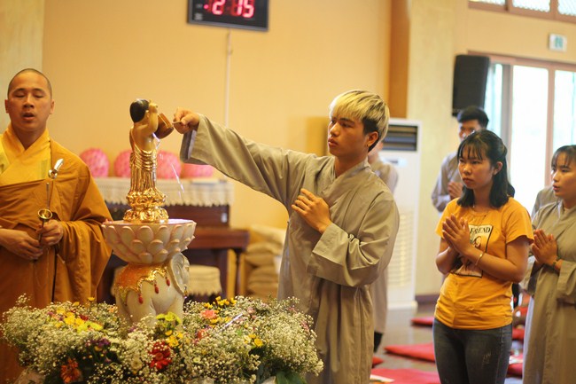 Lễ Tắm Phật tại chùa Cham Jeoun Uri - Hàn Quốc