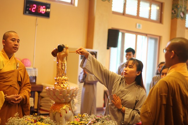 Lễ Tắm Phật tại chùa Cham Jeoun Uri - Hàn Quốc