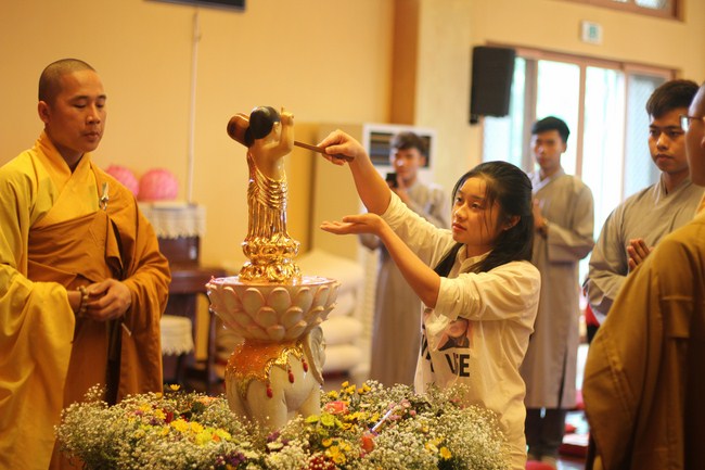 Lễ Tắm Phật tại chùa Cham Jeoun Uri - Hàn Quốc