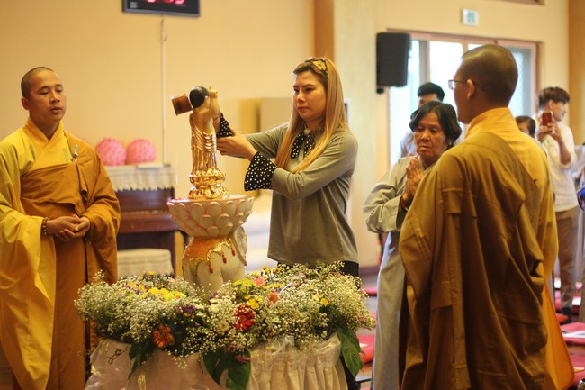 Lễ Tắm Phật tại chùa Cham Jeoun Uri - Hàn Quốc