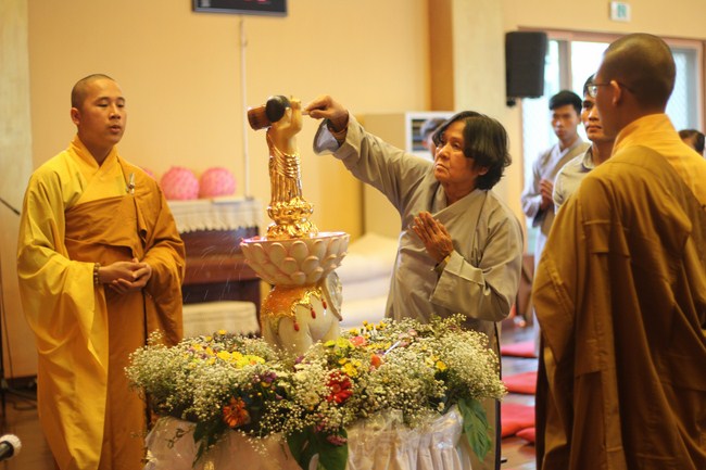 Lễ Tắm Phật tại chùa Cham Jeoun Uri - Hàn Quốc